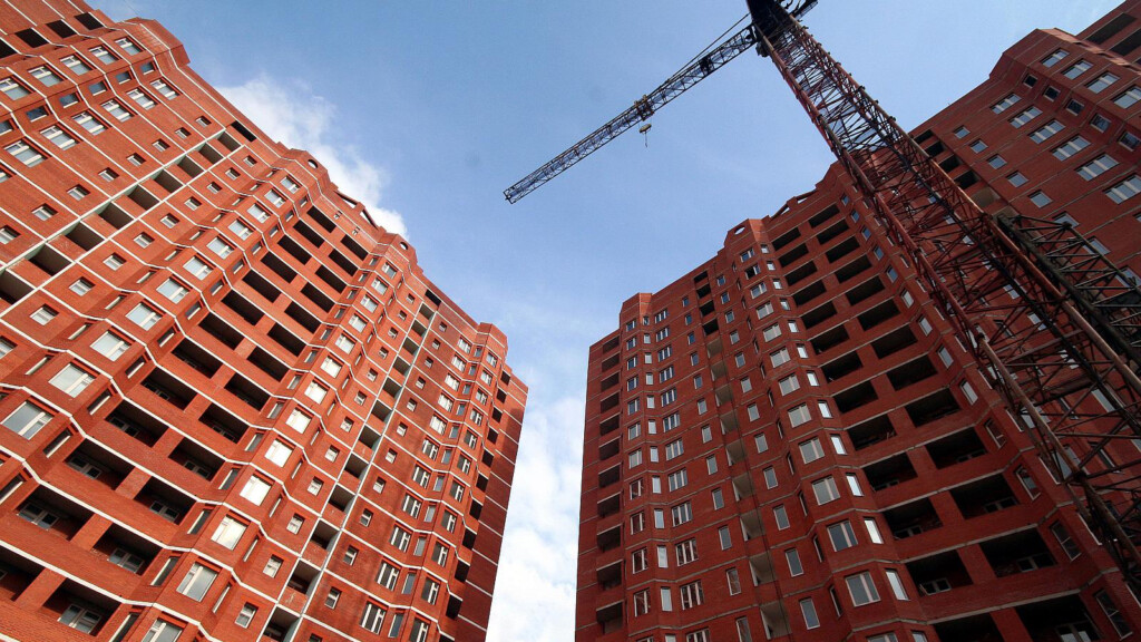 В Беларуси начинают массово строить электрические многоэтажки. Объясняем, какие у них минусы