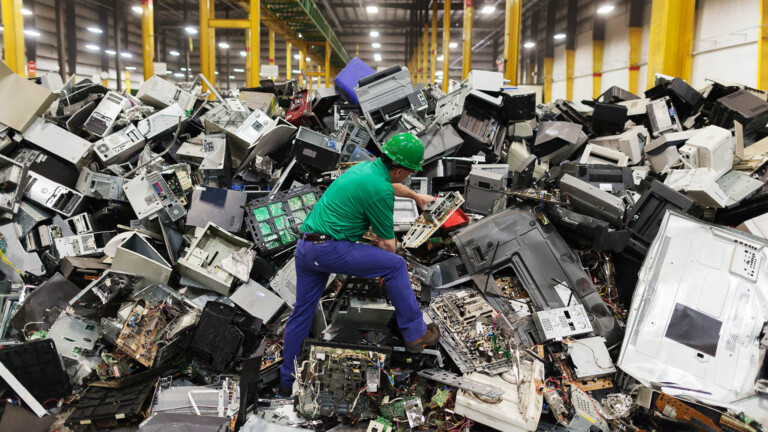 Тёмная сторона переработки электронных отходов