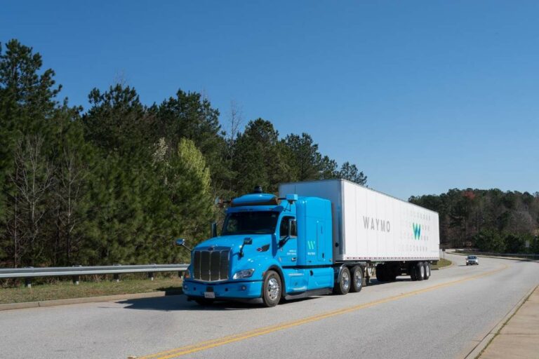 Waymo запускает службу беспилотной доставки грузов
