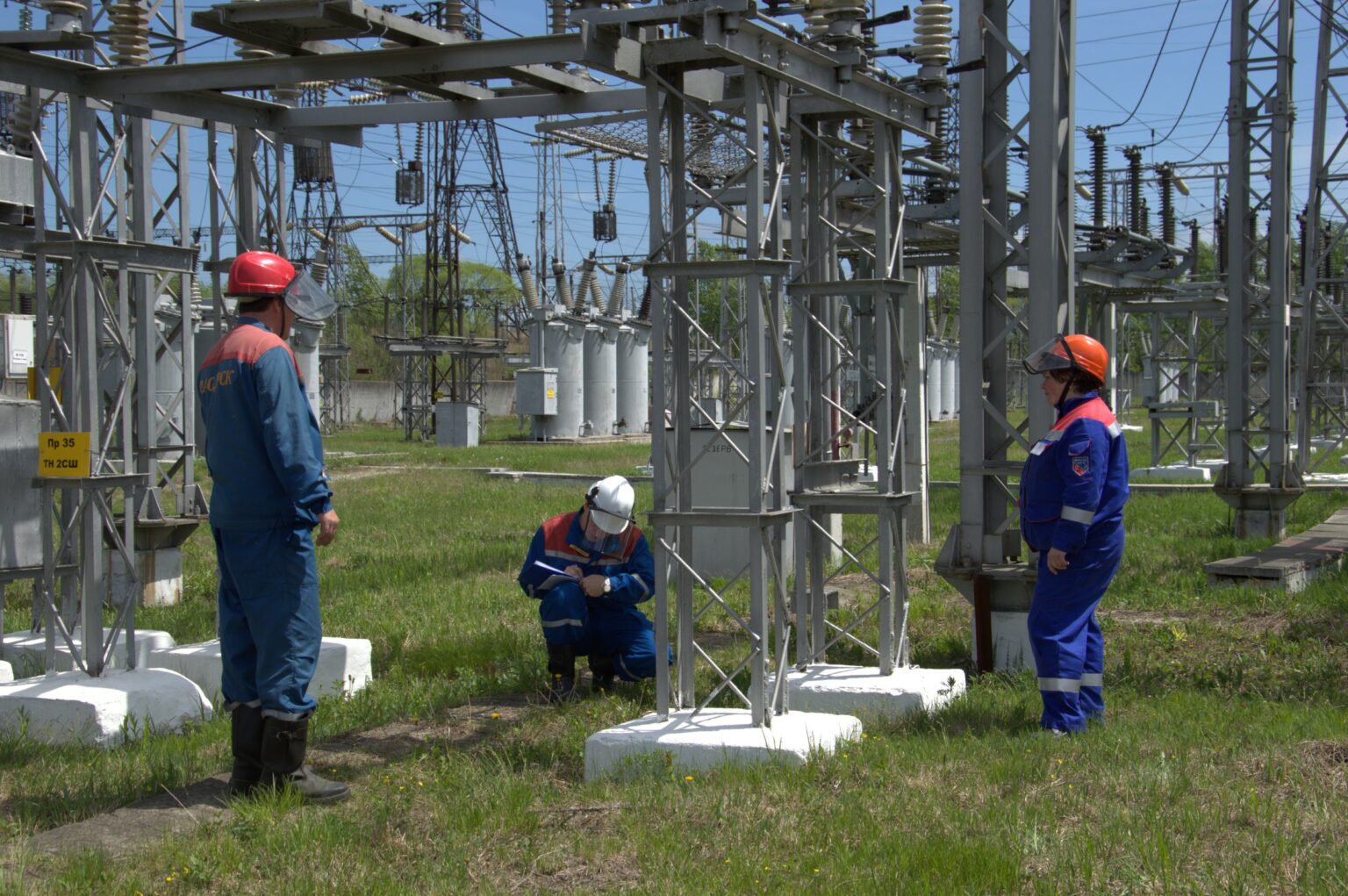 Приморские электрические сети ОАО ДРСК. ДРСК подстанция 35.6. Электромонтер тяговой подстанции РЖД. Дежурный подстанции.