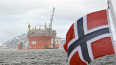Норвегия собирается сократить добычу нефти впервые с 2002 года