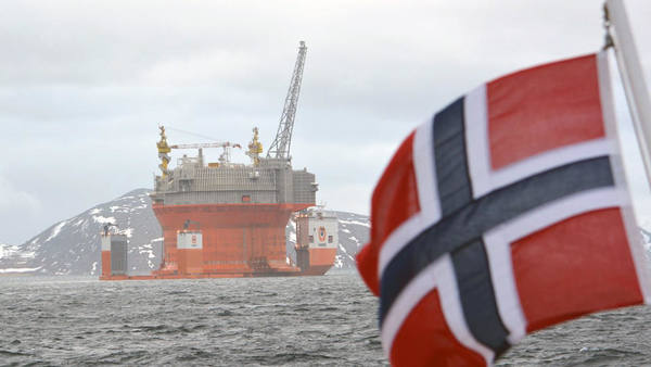 Норвегия собирается сократить добычу нефти впервые с 2002 года