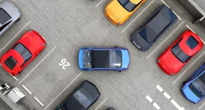 Tesla учит электромобили самостоятельно искать место для парковки