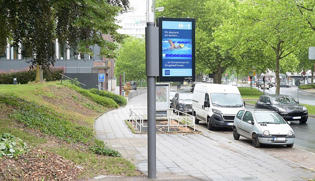 В немецком городе установили уличные фонари, которые заряжают электрокары и мониторят качество воздуха