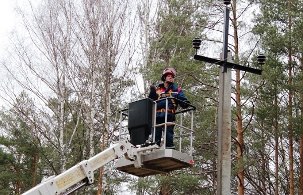 Энергетики ликвидируют последствия непогоды в Тверской области