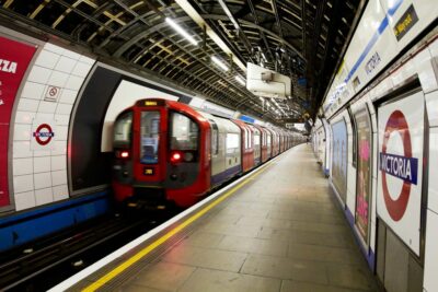 Метро Лондона планирует полностью перейти на возобновляемую энергию