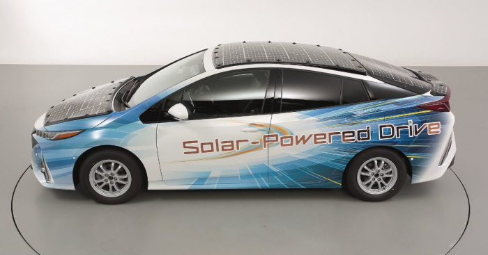 В Японии создают электромобиль, работающий лишь на солнечных батареях