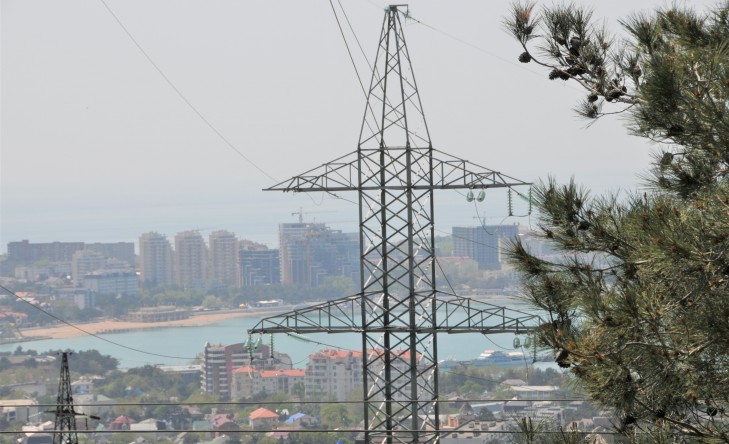 «Россети Кубань» усилили контроль за работой электросетевого комплекса в связи со штормовым предупреждением и пожароопасностью