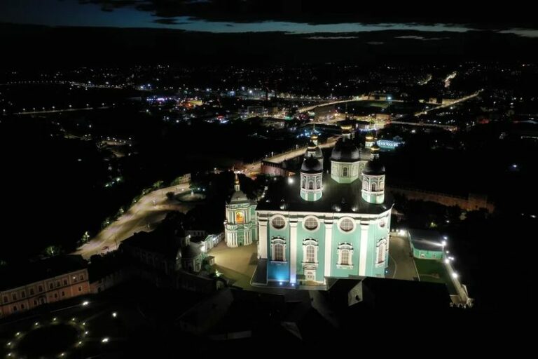 Успенский собор в Смоленске получил новую подсветку