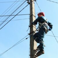 В тимашевском энергорайоне выявлено восемь фактов незаконного подвеса линий связи на опорах ЛЭП