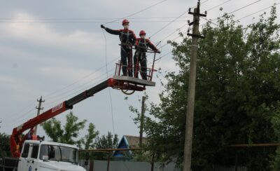 В Горячем Ключе выявили 88 фактов незаконного подвеса линий связи на опорах ЛЭП