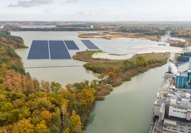 В Бельгии установили первую плавучую солнечную электростанцию