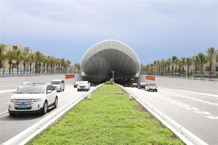 В Китае запустили в эксплуатацию автомобильный тоннель под рекой