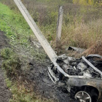 Пьяный водитель в Новокузнецкой районе сбил две опоры и полностью сжег автомобиль
