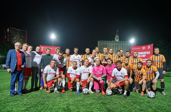 Команды Министерства энергетики и «Росич» сыграли в товарищеском матче по футболу Roscongress Cup