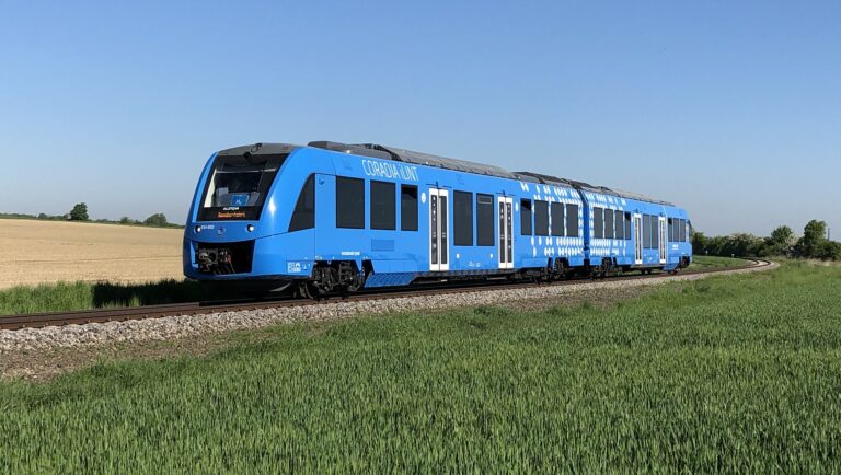 В Австрии приступил к перевозкам пассажиров поезд на водородном топливе