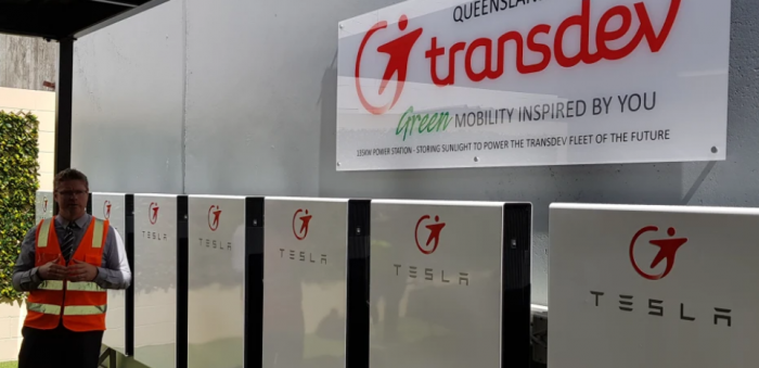 Инновационный электробус на солнечной энергии будет заряжаться от батарей Tesla