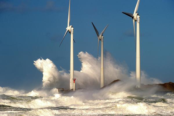 В Японии разработали ветряные турбины которые могут производить электроэнергию во время тайфуна