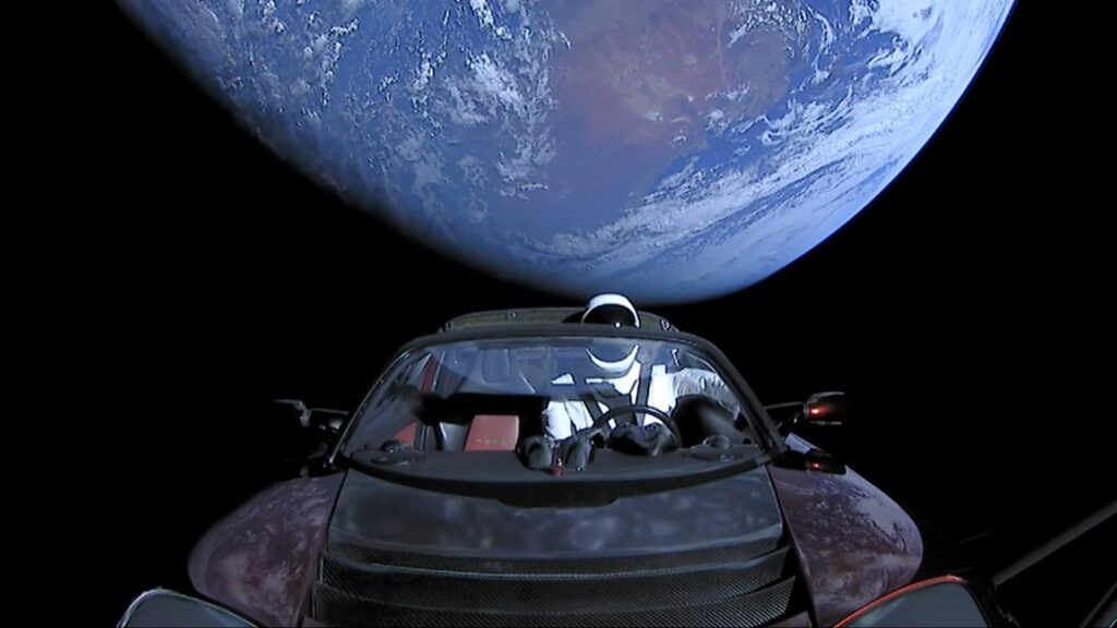 Отправленный в космос Tesla Roadster признали космическим мусором