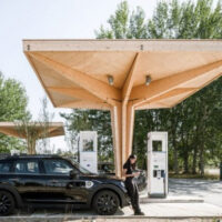 В Дании презентовали деревянные зарядные станции для электромобилей