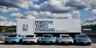 Porsche представила мобильную зарядную станцию мощностью 2,1 МВт*ч