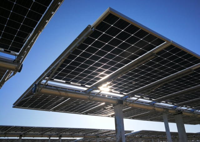 В Греции построят солнечную электростанцию с двусторонними панелями общей мощностью 204 МВт