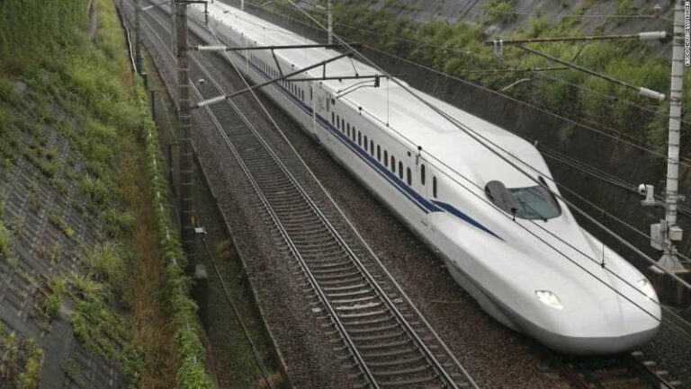 В Японии запустили новый скоростной поезд с самоходной системой