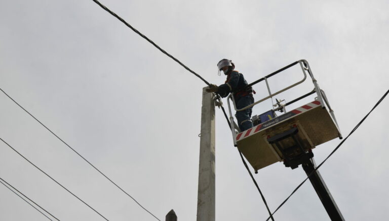 Повышение качества электроснабжения заметили жители более десятка улиц Астрахани