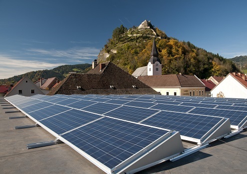 Во Франции запустили мощную солнечную электростанцию в горной долине на средства местных жителей