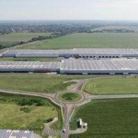 В Венгрии установили крышную солнечную электростанцию площадью 160 тыс. квадратных метрах и мощностью 12 МВт