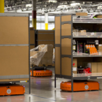 На складах Amazon повысилось количество травм работников из-за использования роботов