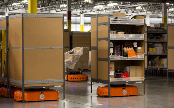 На складах Amazon повысилось количество травм работников из-за использования роботов