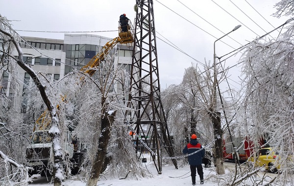 Власти Приморья оценивают затраты на ликвидацию последствий ледяного дождя в 180 млн. рублей