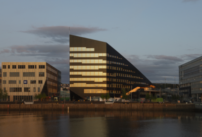 В Норвегии построили офисное здание, которое полностью работает на солнечной электроэнергии