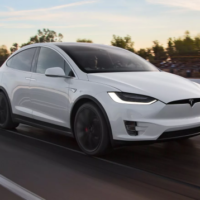 Tesla отзывает 15 тысяч электромобилей Model X