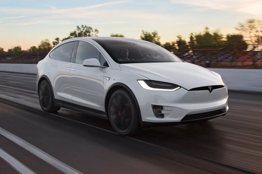 Tesla отзывает 15 тысяч электромобилей Model X