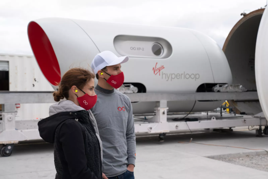 В США успешно прошел пробный запуск Hyperloop с пассажирами на борту