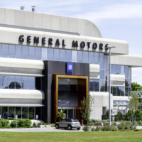 General Motors планирует нанять 3000 работников, чтобы стимулировать разработку электромобилей