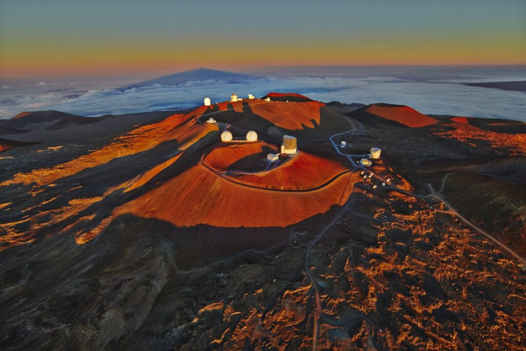 На Гавайях устанавливают солнечные панели на вершине спящего вулкана