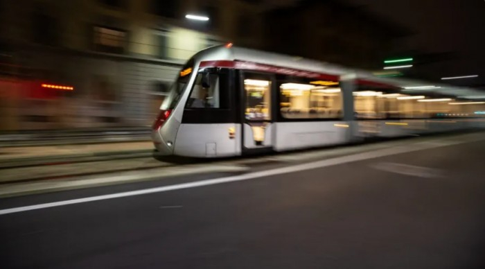 Hitachi Rail протестировала во Флоренции модифицированный трамвай на аккумуляторной батарее