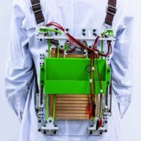 Ученые создали рюкзак, который сможет генерировать электроэнергию благодаря человеческим движениям