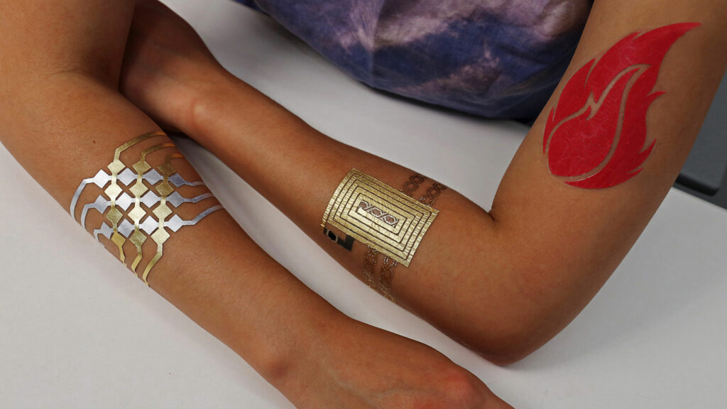Итальянские ученые создали «умную» татуировку при помощи светоизлучающей технологии OLED