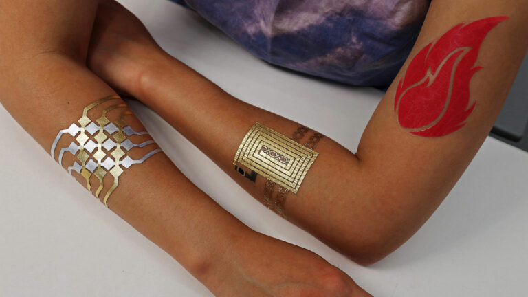 Итальянские ученые создали «умную» татуировку при помощи светоизлучающей технологии OLED