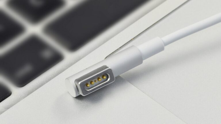Apple запатентовала новый разъем MagSafe на замену Lightning