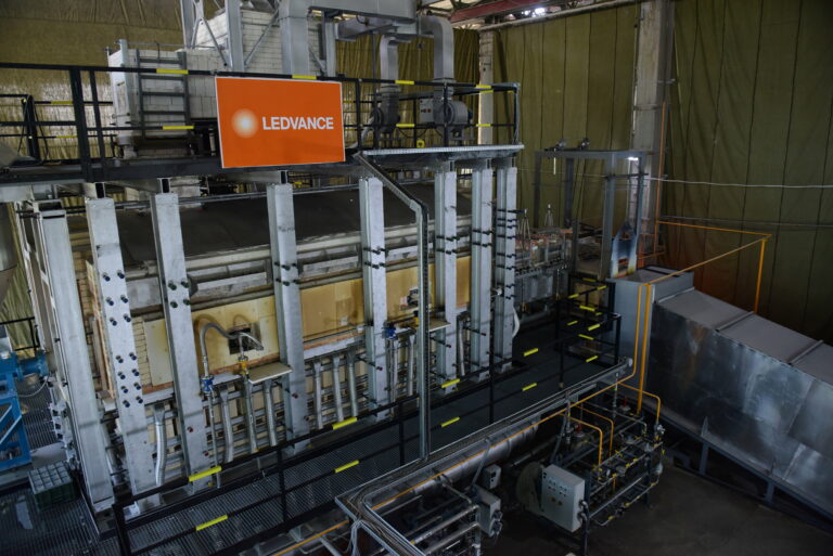 На заводе «Ледванс» стартует первое в России производствоувиолевого стекла для безозоновых бактерицидных ламп