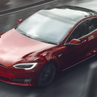 Самая быстрая Tesla. Илон Маск представил новый автомобиль