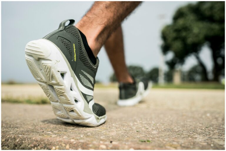 Ученые изобрели обувь вырабатывающую электричество