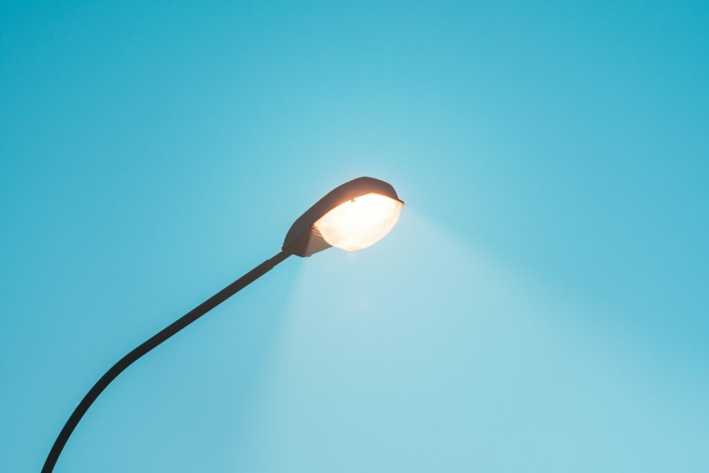 Уличное освещение: выбираем прожектор или светодиодный светильник
