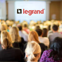 Группа Legrand возобновляет проведение очных семинаров в новом московском Учебном центре.